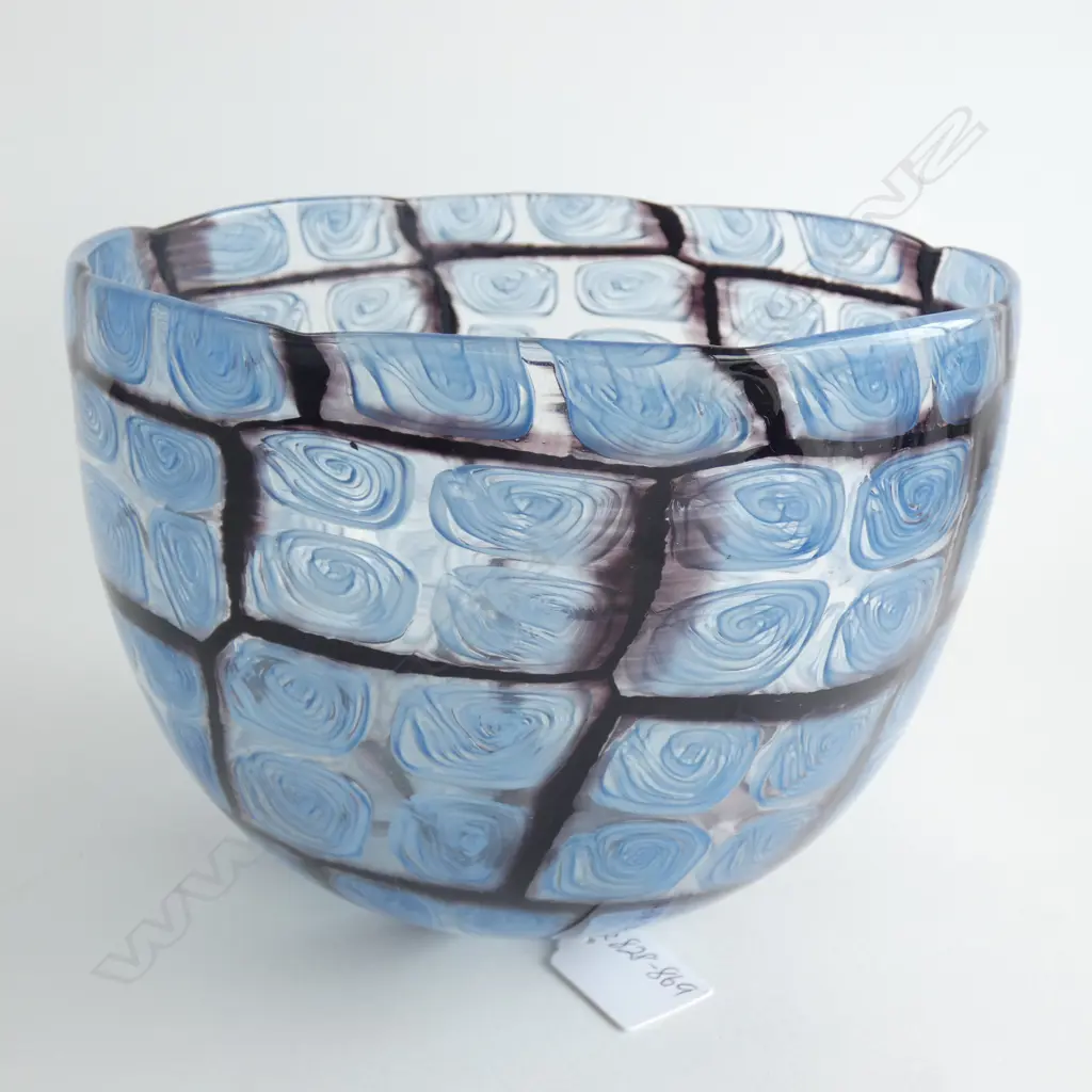 A Stephen Bradbourne glass bowl Image 1++